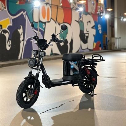 صورة دراجة كهربائية قوية بمقعد عريض وحامل أغراض خلفي